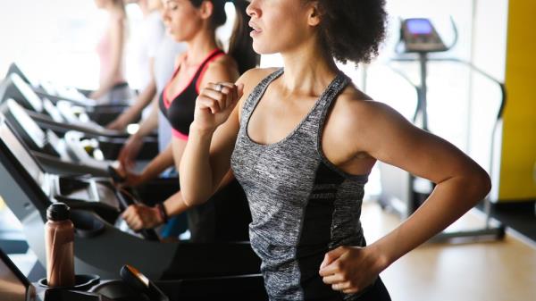 通过锻炼，女性患心血管疾病的风险可能比男性低两倍