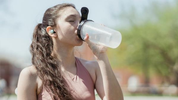 你的“情感支持水瓶”会导致水分过多吗?