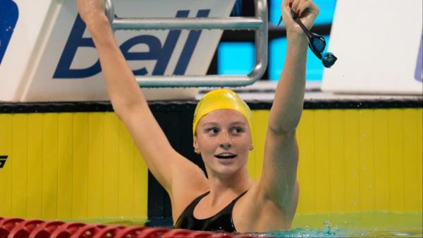夏天的时间!加拿大选手麦金托什在奥运会游泳选拔赛中打破400米混合泳世界纪录