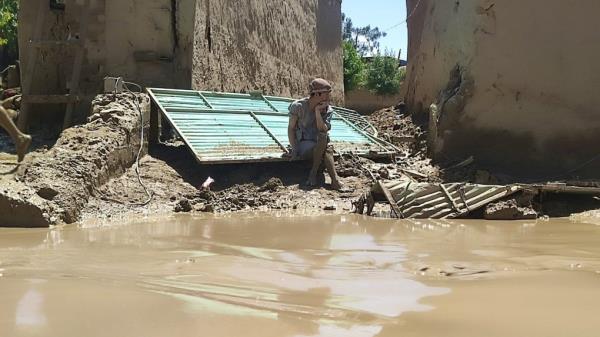 阿富汗罕见的季节性暴雨引发的山洪造成至少68人死亡